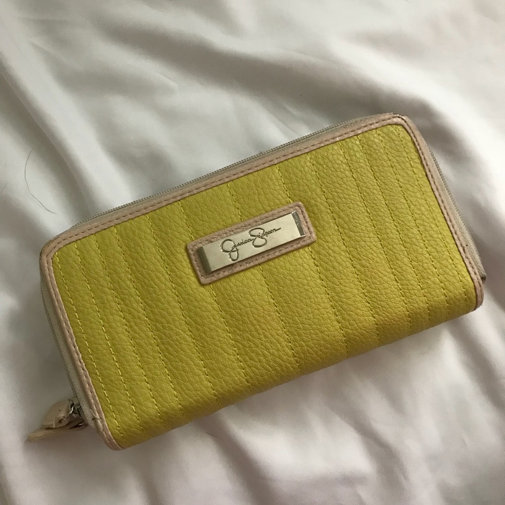Jessica Simpson wallet